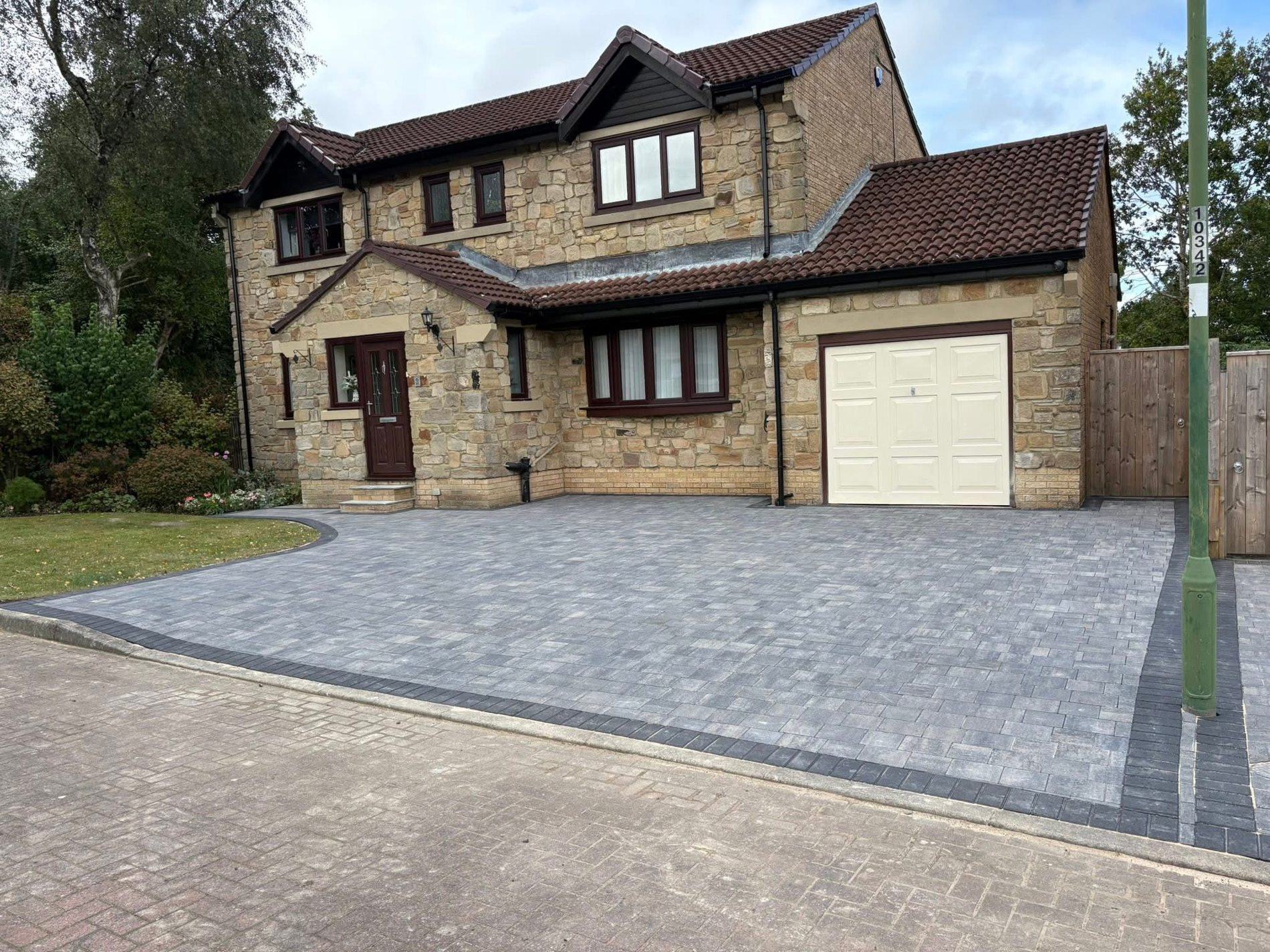 Completed ElitePaving driveway
